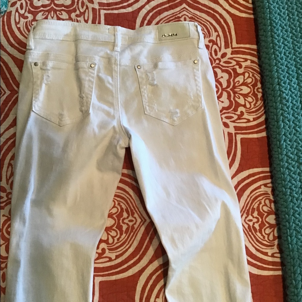 Juniors white denim stretch capris